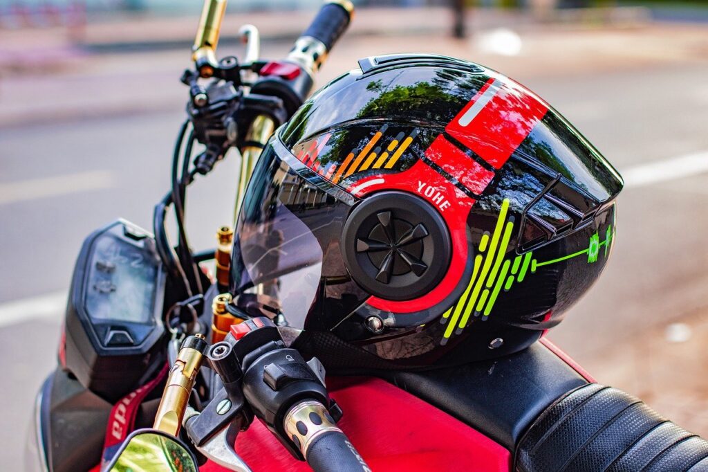 Motorcycle-Helmets-with-Bluetooth-and-GPS