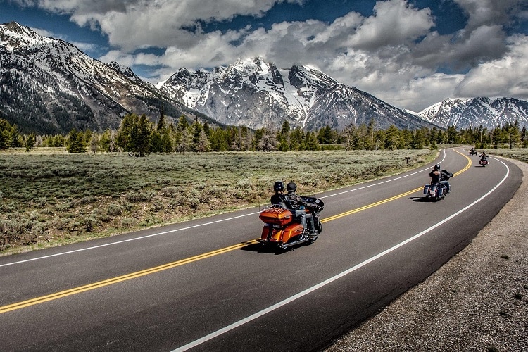 What Is A Safe Distance When Traveling Behind a Motorcycle
