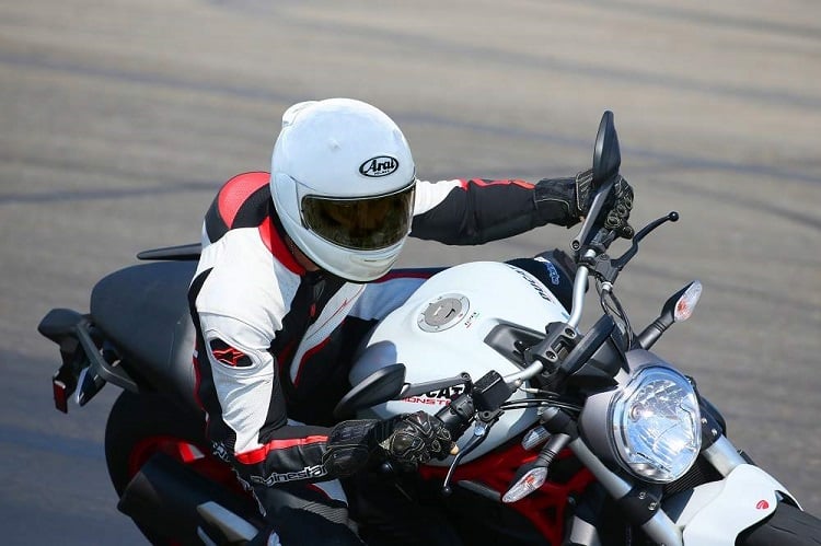What Are the Disadvantages of White Motorcycle Helmets?