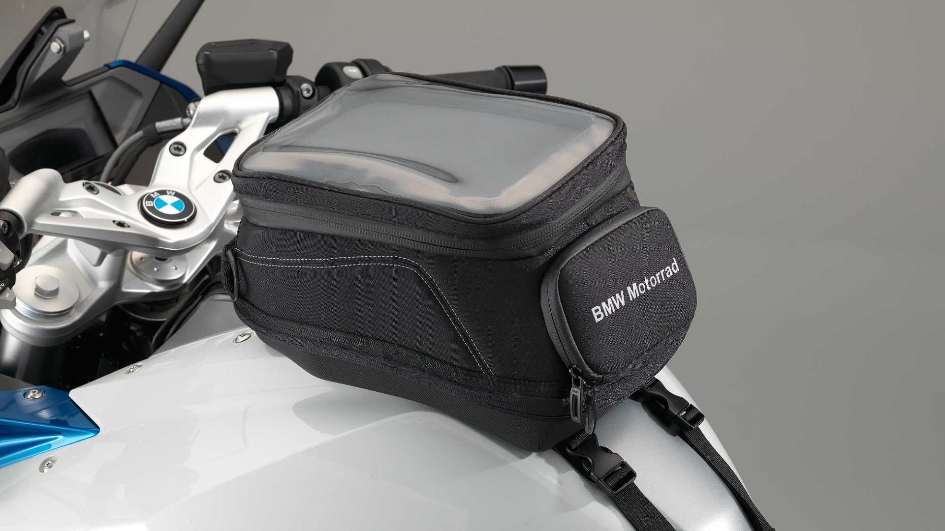 Guide In Choosing The Right Motorcycle Tank Bag