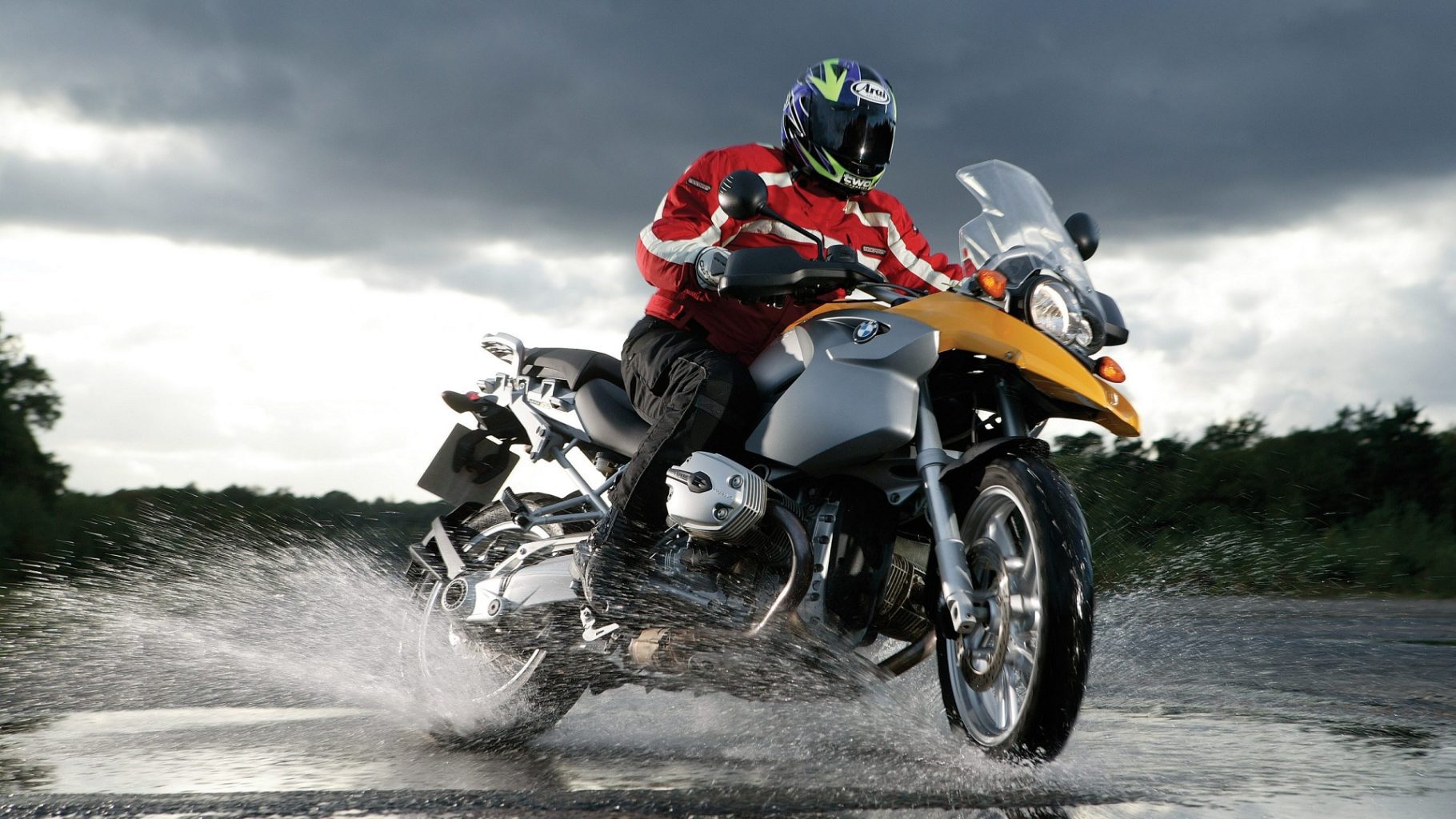 Best Motorcycle Rain Gear - Complete Buying Guide