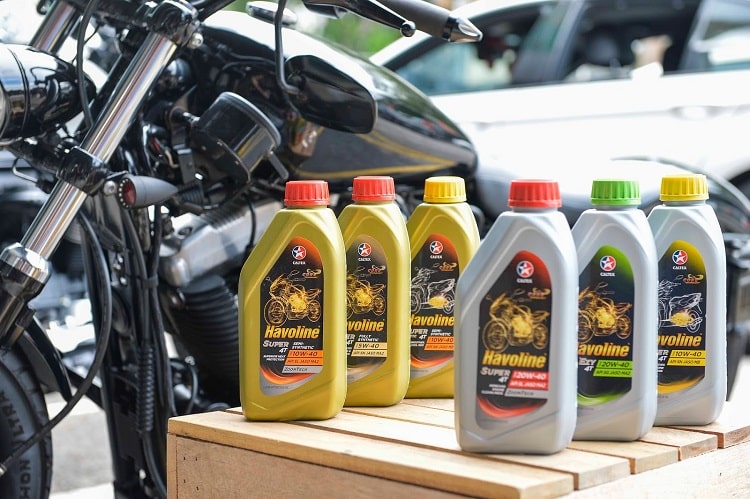 How to choose motorcycle oil when changing it