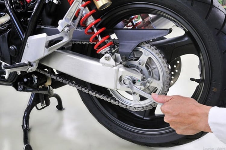 How to Tighten Motorcycle Chain