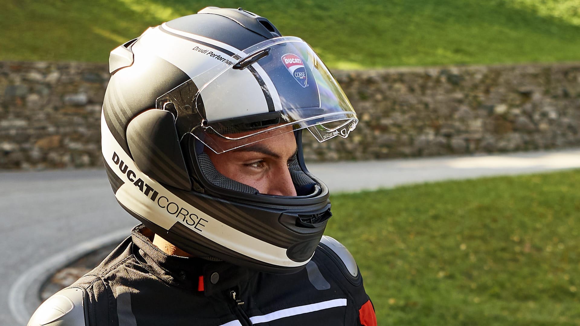 Carbon Fiber Motorcycle Helmet - Top 8 Best Choices